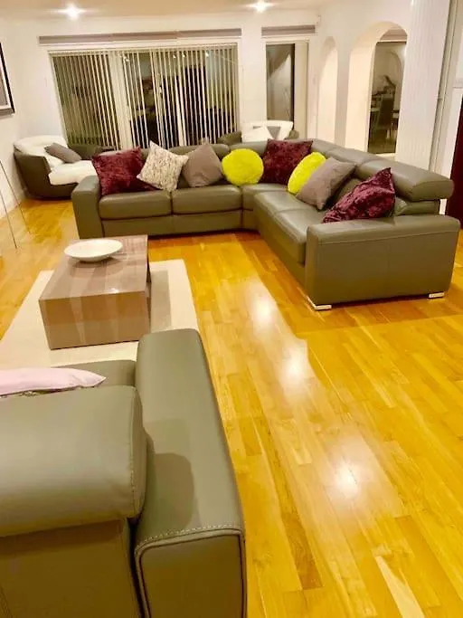 Honeyacres Villa Down Hatherley 0*,  United Kingdom